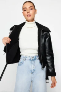 TRENDYOLMİLLA Black Regular Pattern Plush Detailed Faux Leather Biker Jacket Coat - Image 6