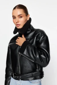 TRENDYOLMİLLA Black Regular Pattern Plush Detailed Faux Leather Biker Jacket Coat - Image 7