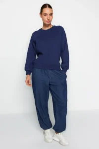 TRENDYOLMİLLA NAVY BLUE relaxed/Rahat Pattern Basic Raglan Sleeve Crew Neck Knitting Sweatshirt - Image 2