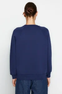 TRENDYOLMİLLA NAVY BLUE relaxed/Rahat Pattern Basic Raglan Sleeve Crew Neck Knitting Sweatshirt - Image 5