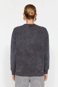 TRENDYOLMİLLA Anthracite Antique/Faded Effect Thick Pearl Detailed Regular Knitting Sweatshirt with Fleece Inside - Image 6