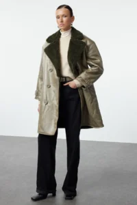 TRENDYOLMİLLA Khaki Collar Fur Detailed Oversized LONG Overcoat - Image 2