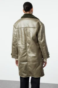 TRENDYOLMİLLA Khaki Collar Fur Detailed Oversized LONG Overcoat - Image 5