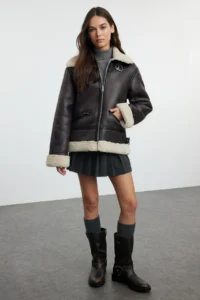 TRENDYOLMİLLA Dark Brown Regular Pattern Plush Faux Leather Biker Jacket Coat with Belt Detail on Collar - Image 2