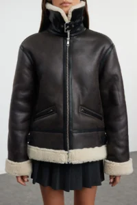 TRENDYOLMİLLA Dark Brown Regular Pattern Plush Faux Leather Biker Jacket Coat with Belt Detail on Collar - Image 3