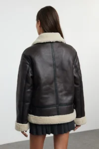 TRENDYOLMİLLA Dark Brown Regular Pattern Plush Faux Leather Biker Jacket Coat with Belt Detail on Collar - Image 5