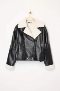 TRENDYOLMİLLA Black Oversized Pattern Plush Detailed Faux Leather Biker Jacket Coat - Image 12