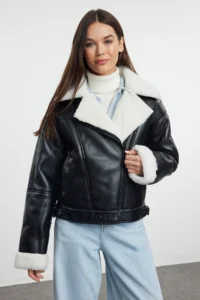 TRENDYOLMİLLA Black Oversized Pattern Plush Detailed Faux Leather Biker Jacket Coat - Image 6