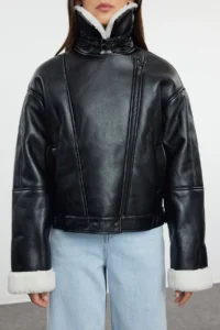 TRENDYOLMİLLA Black Oversized Pattern Plush Detailed Faux Leather Biker Jacket Coat - Image 7