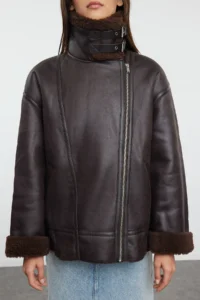 TRENDYOLMİLLA Dark Brown Regular Pattern Collar Belt Detailed Plush Suede Biker Jacket Coat - Image 3