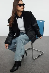 TRENDYOLMİLLA Black Oversized Pattern Plush Detailed Faux Leather Biker Jacket Coat - Image 2