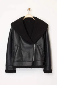 TRENDYOLMİLLA Black Oversized Pattern Plush Detailed Faux Leather Biker Jacket Coat - Image 8
