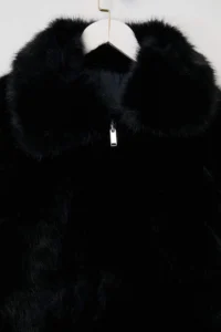 TRENDYOLMİLLA Black Oversized Pattern Tyre Detailed Bomber Jacket Fur Coat - Image 7