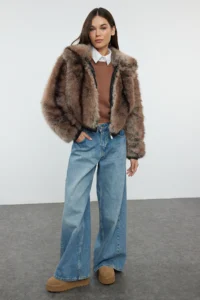 TRENDYOLMİLLA Brown Oversized Pattern Tyre Detailed Bomber Jacket Fur Coat - Image 2