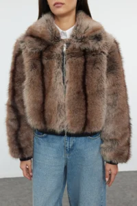 TRENDYOLMİLLA Brown Oversized Pattern Tyre Detailed Bomber Jacket Fur Coat - Image 4
