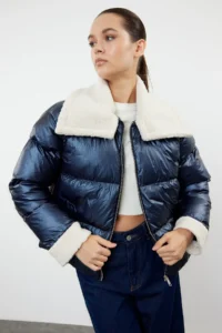 TRENDYOLMİLLA NAVY BLUE Collar Plush and Belt Detailed Shiny Water Repellent Puffer Jacket Coat