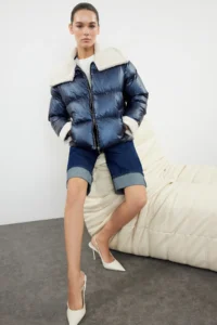 TRENDYOLMİLLA NAVY BLUE Collar Plush and Belt Detailed Shiny Water Repellent Puffer Jacket Coat - Image 2