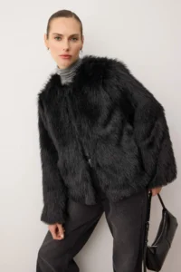 TRENDYOLMİLLA Black Oversized Pattern Fur Coat - Image 2