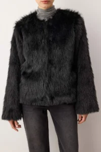 TRENDYOLMİLLA Black Oversized Pattern Fur Coat - Image 3