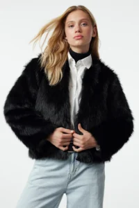 TRENDYOLMİLLA Black Oversized Pattern Fur Coat - Image 5