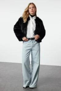 TRENDYOLMİLLA Black Oversized Pattern Fur Coat - Image 6