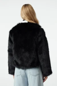 TRENDYOLMİLLA Black Oversized Pattern Fur Coat - Image 9
