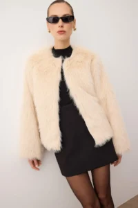 TRENDYOLMİLLA Ecru Oversized Pattern Fur Coat - Image 2