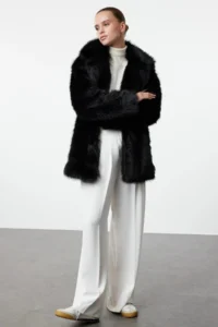 TRENDYOLMİLLA Black Oversized Pattern Fur Coat - Image 2