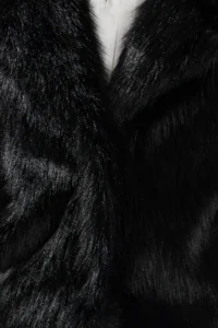 TRENDYOLMİLLA Black Regular Pattern Short Fur Coat - Image 3