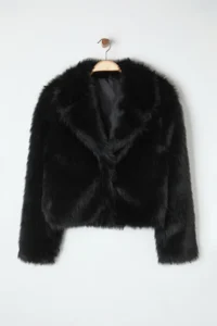 TRENDYOLMİLLA Black Regular Pattern Short Fur Coat - Image 6