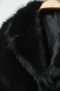 TRENDYOLMİLLA Black Regular Pattern Short Fur Coat - Image 7