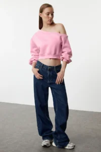 TRENDYOLMİLLA PINK Regular Pattern Thick Crop Asymmetric Collar Knitting Sweatshirt - Image 3
