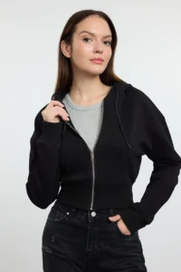 TRENDYOLMİLLA Black Crop Oversized Knitting Cardigan/Sweatshirt - Image 2