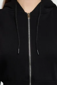 TRENDYOLMİLLA Black Crop Oversized Knitting Cardigan/Sweatshirt - Image 3