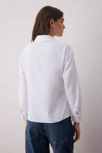 TRENDYOLMİLLA WHITE Beli Ribbon Detailed Regular Weaving Shirt - Image 4