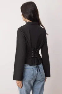 TRENDYOLMİLLA Black Corset Detailed Waist Fitting Shirt - Image 4