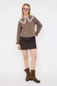 TRENDYOLMİLLA Teen Brown Gingham Lightweight Crop Shirt - Image 2