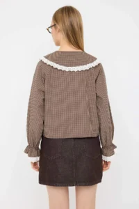 TRENDYOLMİLLA Teen Brown Gingham Lightweight Crop Shirt - Image 4