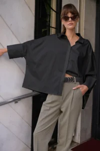 TRENDYOLMİLLA Black Wide Cuffed Oversized Weaving Shirt - Image 4