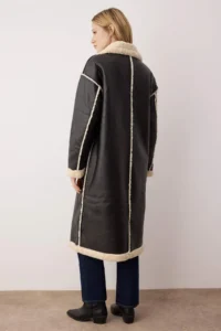 TRENDYOLMİLLA Black Double Sided Plush Mono Closure Oversized LONG Faux Leather Overcoat - Image 4