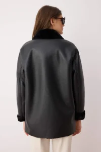 TRENDYOLMİLLA Black Faux Leather Inside FURRY Mono Closure Oversized Midi Overcoat - Image 2