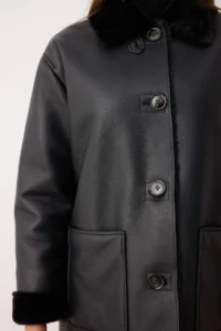 TRENDYOLMİLLA Black Faux Leather Inside FURRY Mono Closure Oversized Midi Overcoat - Image 6