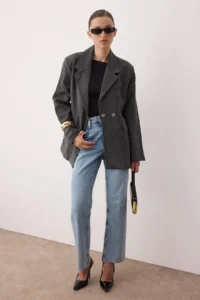 TRENDYOLMİLLA Dark Gray Diagonel Mono Closure Fitted Short Bowl Overcoat - Image 5