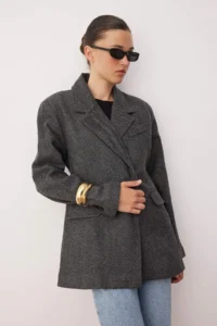 TRENDYOLMİLLA Dark Gray Diagonel Mono Closure Fitted Short Bowl Overcoat - Image 6