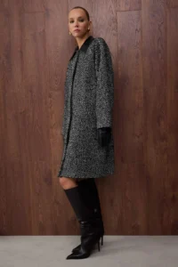 TRENDYOLMİLLA Special Collection Black Collar Detailed Mono Closure Oversized Woolly LONG Bowl Overcoat - Image 4