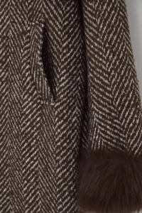 TRENDYOLMİLLA Brown Fur Detailed herringbone Mono Closure Oversized LONG Bowl Overcoat - Image 8