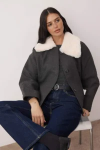TRENDYOLMİLLA Anthracite Oversized Faux Fur Collared Short Oversized Bowl Overcoat - Image 2