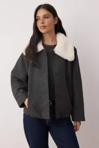 TRENDYOLMİLLA Anthracite Oversized Faux Fur Collared Short Oversized Bowl Overcoat - Image 3
