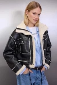 TRENDYOLMİLLA Black Regular Pattern Shiny Plush Detailed Coat