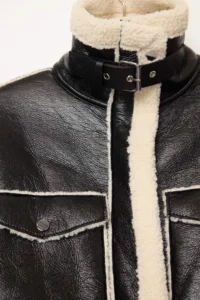 TRENDYOLMİLLA Black Regular Pattern Shiny Plush Detailed Coat - Image 7